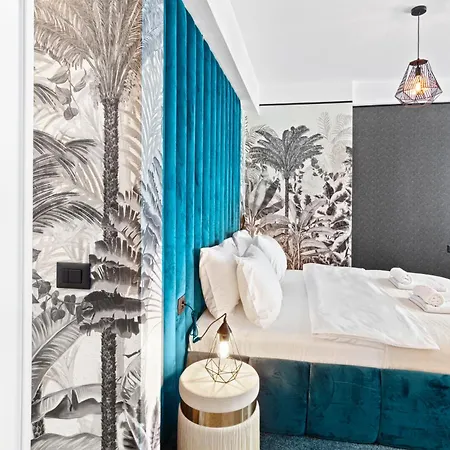 5 Senses By Jorge - Infinity Pool & *